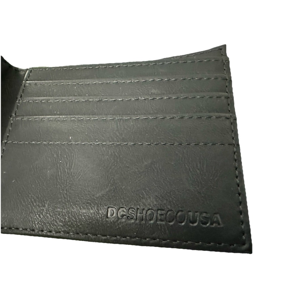 DC Shoes Men's Leather Bifold Wallet New - Picture 6 of 8
